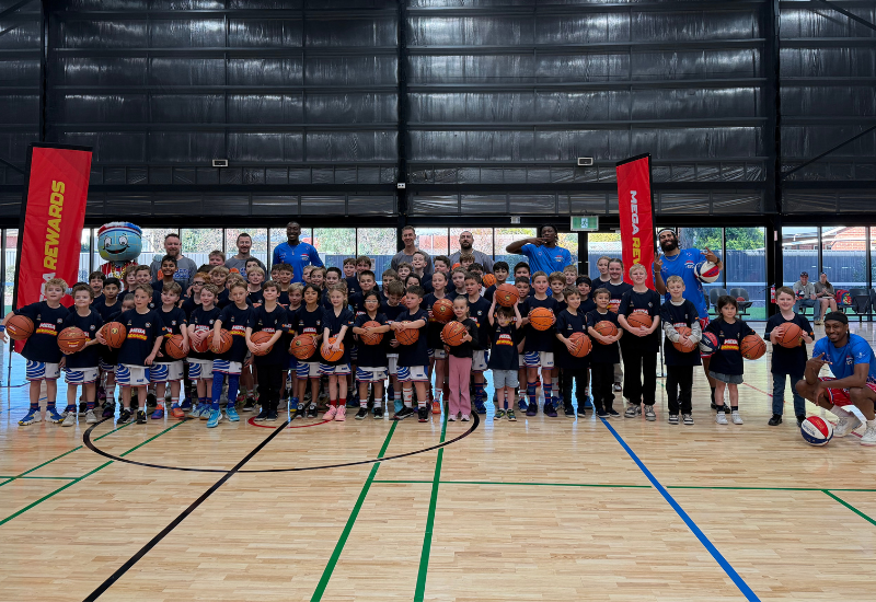 Harlem Globetrotters visit kids with cancer