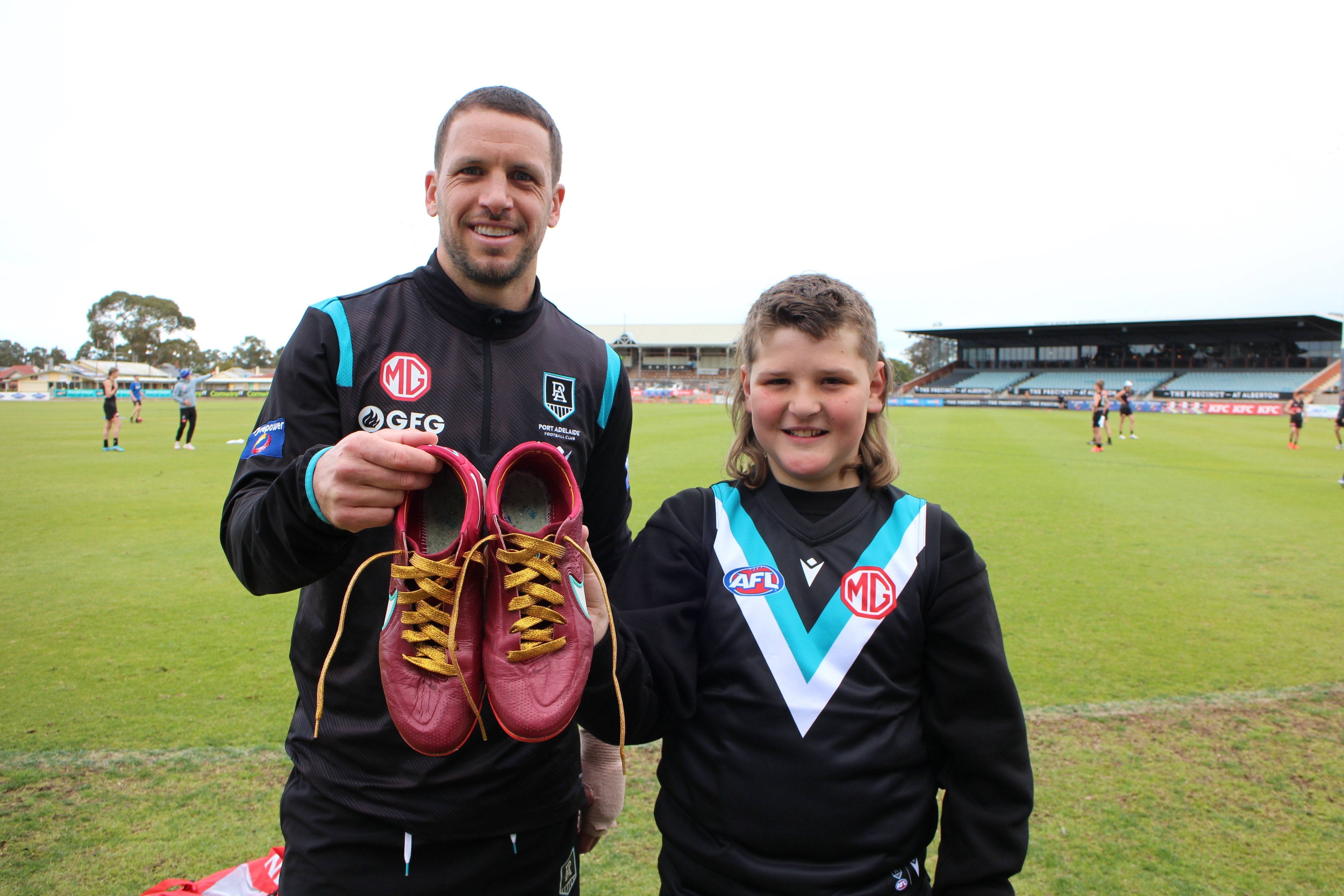 Travis Boak gold shoelaces with Rhiley